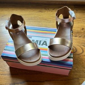 MIA Kids Girls Little Ellen Shoe size 1 in Rose Gold